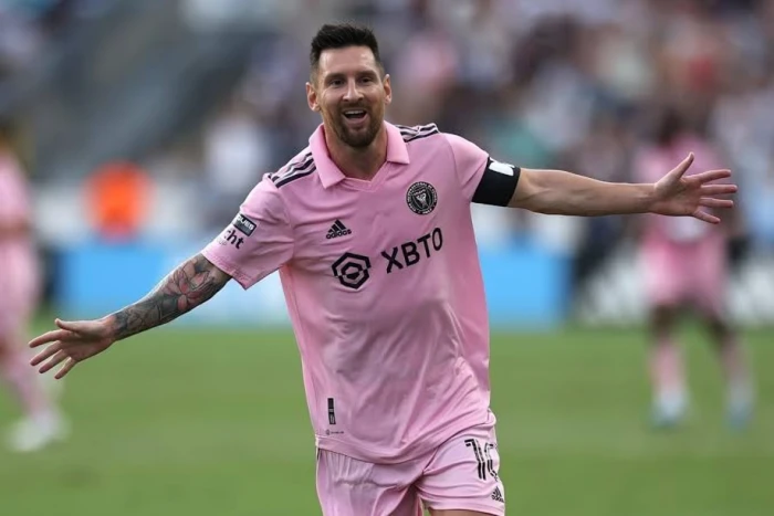 مسؤول بالدوري الأمريكي يكشف حقيقة انتقال «ليونيل ميسي» إلى السعودية مسؤول بالدوري الأمريكي يكشف حقيقة انتقال «ليونيل ميسي» إلى السعودية