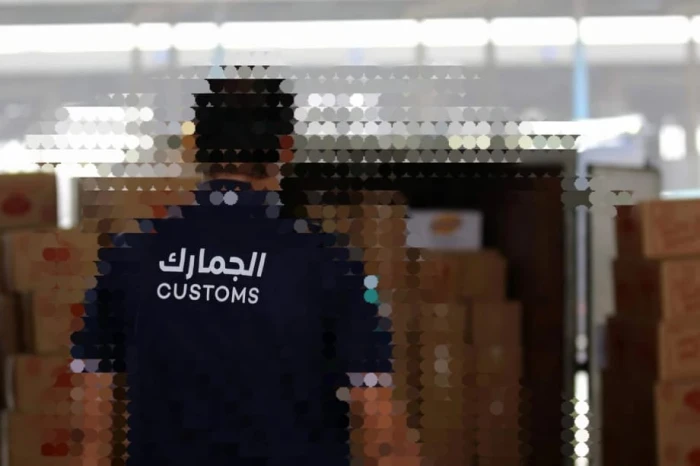 إيقاف موظف في الجمارك لاستيلائه على مضبوطات "تبغ" ونقلها في سيارة تابعة للهيئة إيقاف موظف في الجمارك لاستيلائه على مضبوطات "تبغ" ونقلها في سيارة تابعة للهيئة
