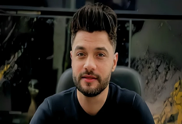 مدير أعمال الفنان " أحمد عامر" يكشف تفاصيل الساعات الأخيرة قبل وفاته.. ووصيته التي نفذها قبل دفنه