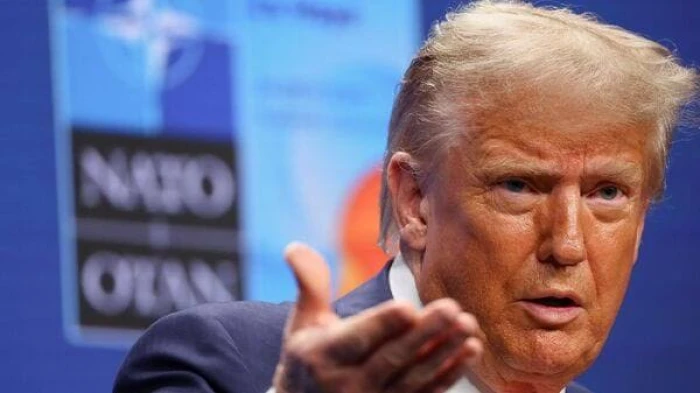 ترامب يهدد بفرض رسوم جمركية 10% على الدول التي تنضم أو تتحالف مع مجموعة "بريكس"