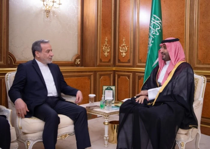 ولي العهد يلتقي وزير الخارجية الإيراني.. والكشف عن تفاصيل اللقاء