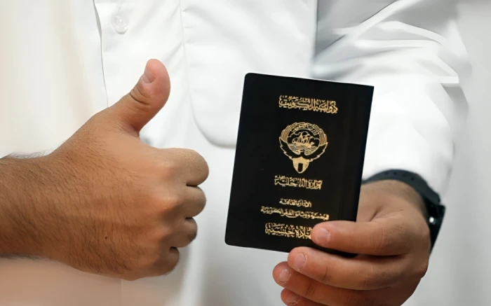 من بينها السماح بالسفر بالجوازات الكويتية.. الكويت تعلن عن مزايا معاملة مسحوبي «الأعمال الجليلة»