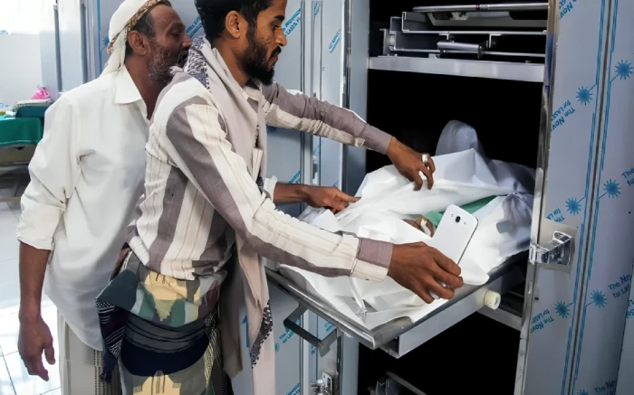 اليمن.. مقتل خمسة أطفال أثناء عبثهم في قذيفة عثروا عليها أمام منزلهم داخل حي سكني تحت سيطرة الحوثي في تعز اليمن.. مقتل خمسة أطفال أثناء عبثهم في قذيفة عثروا عليها أمام منزلهم داخل حي سكني تحت سيطرة الحوثي في تعز