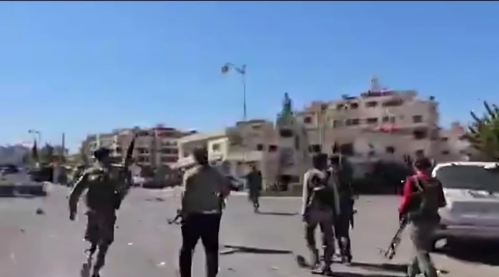 بالفيديو.. الجيش السوري يدخل السويداء الدرزية لأول مرة منذ سقوط الأسد