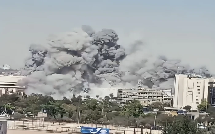 بالفيديو: غارة جوية إسرائيلية جديدة تستهدف مبنى هيئة الأركان العامة للجيش السوري في دمشق