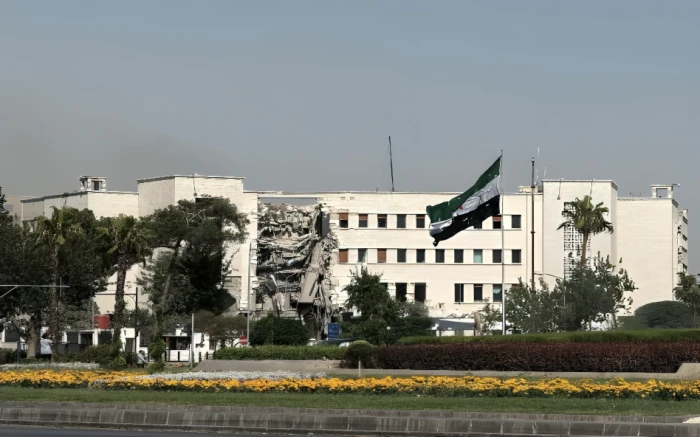 بيان سوري  غاضب بشأن العدوان الإسرائيلي الذي استهدف وزارة الدفاع والقصر الرئاسي في دمشق