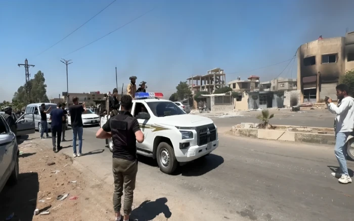 بالفيديو.. بدء انتشار قوات الأمن السورية في بلدة ولغا بريف السويداء الغربي لضمان تنفيذ وقف إطلاق النار