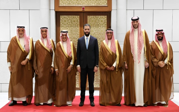 بالصور.. ‏الرئيس السوري ⁧يلتقي وفدًا من رجال الأعمال السعوديين برئاسة "أبو نيان والمهيدب "في قصر الشعب  بدمشق‬⁩