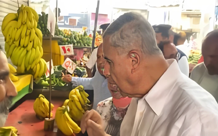«هتتقوا ربنا إمتى؟!».. بالفيديو: محافظ الإسكندرية يعنف بائع مصري لعرضه الموز بسعر 50 جنيها للكيلو