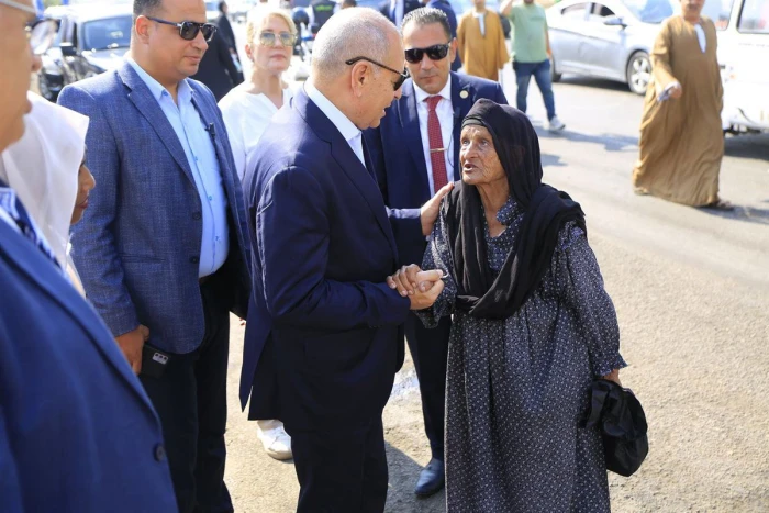 "نفسي في حتة لحمة".. بالفيديو: ردة فعل مسؤول مصري على طلب مسنّة