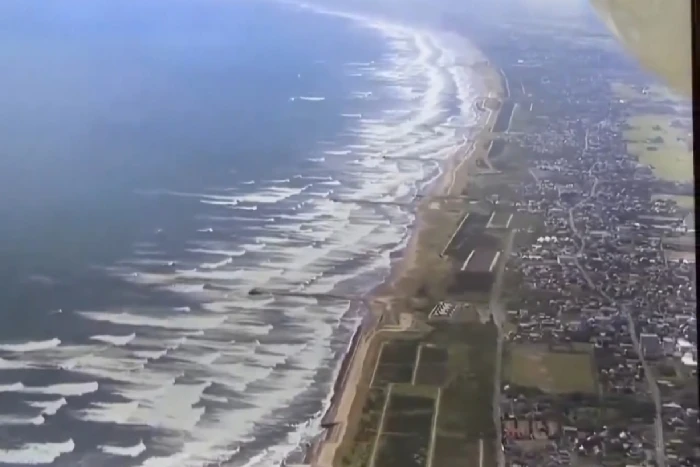 بالفيديو.. لقطات جوية لأمواج تسونامي تضرب سواحل اليابان بعد الزلزال العنيف الذي ضرب كامتشاتكا في روسيا