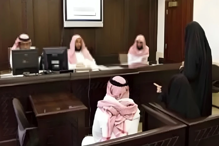 "قبل رأسها وربت على كتفها فحكم عليه بالسجن 3 سنوات ".. تفاصيل الحكم على موظف خطوط بتهمة التحرش بطفلة مسافرة