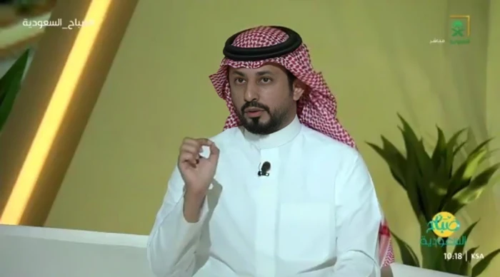 متى يجب التوقف عن استخدام مستحضرات التجميل؟.. بالفيديو.. «استشاري عيون» يجيب ويكشف الأضرار