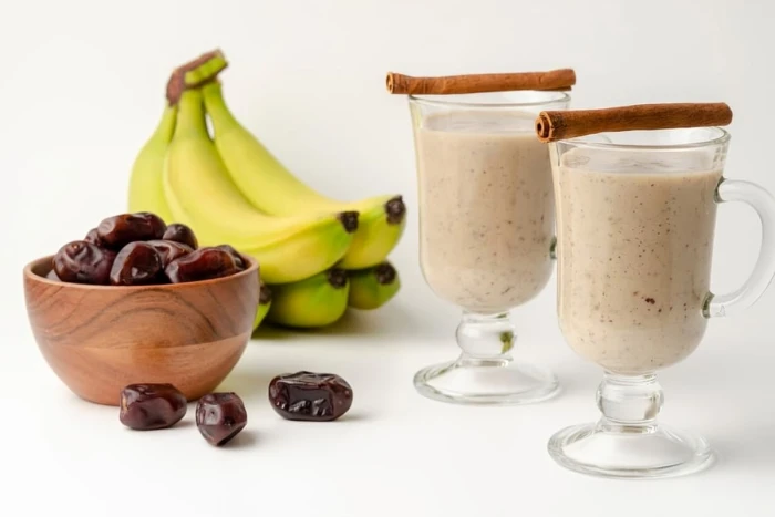 خبراء يكشفون: أيهما أفضل لصحتك.. التمر أم الموز؟