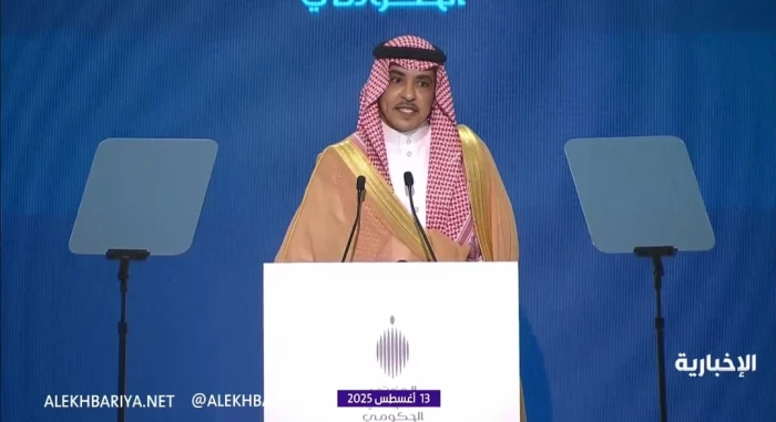 بالفيديو: وزير الإعلام يعلق على المخاوف من عدم قدرة شركة "ثمانية" على نقل مباريات الدوري السعودي