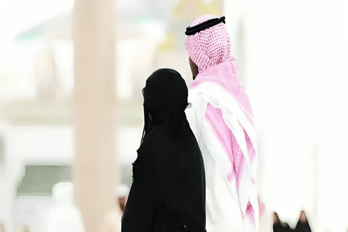 دراسة علمية : الأزواج الأكثر نميمة عن الأشخاص الغائبين هم الأكثر سعادة في حياتهم الزوجية
