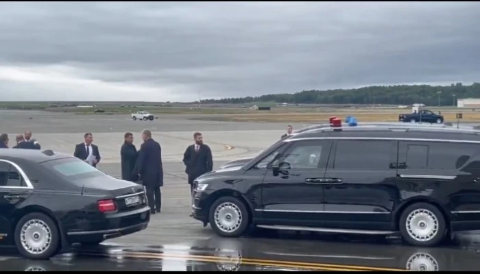 بالفيديو: وصول موكب الرئيس الروسي فلاديمير بوتين إلى القاعدة المشتركة في ألاسكا