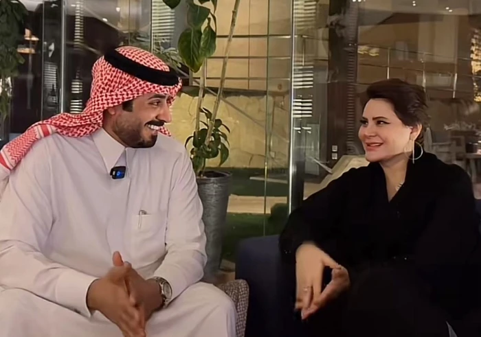بالفيديو.. المعلمة "غادة الشهري" ترد على أنباء إجرائها عملية تصغير وجه .. وتكشف عن عمرها الحقيقي
