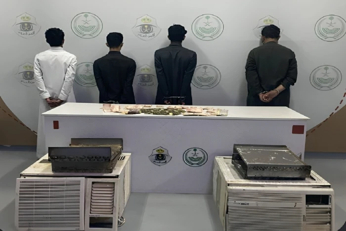 القبض على 4 أشخاص لسرقتهم مكيفات من مساجد بمحافظة العقيق – فيديو