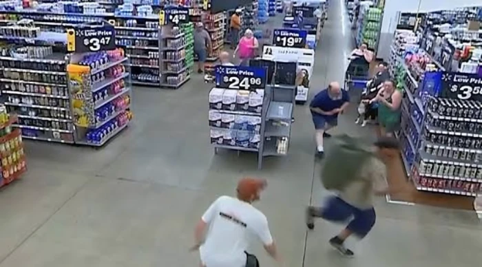 بالفيديو.. إرهابي يطعن المتسوقين داخل متجر في ولاية ميشيغان الأمريكية
