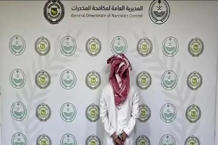 بالفيديو.. مكافحة المخدرات توثق عملية القبض على مواطن امتهن ترويج المخدرات في نجران