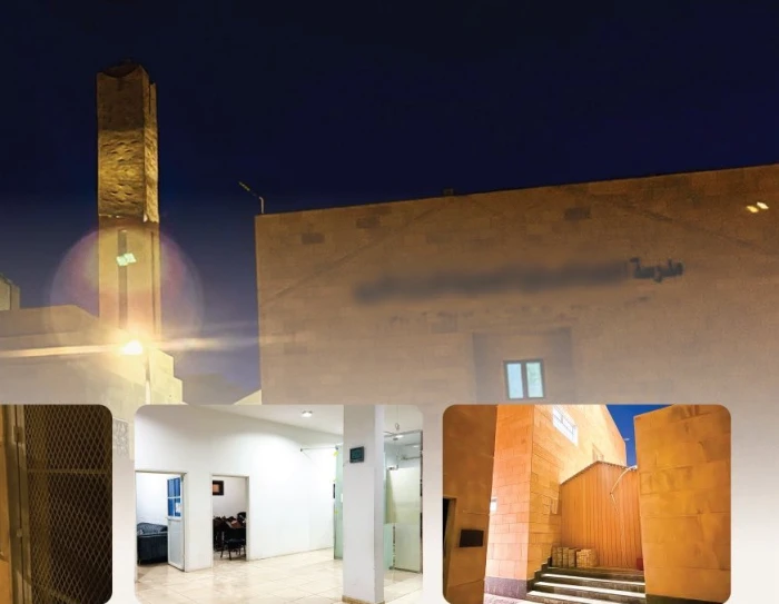 بالصور: مدرسة تابعة لجمعية خيرية بالرياض تستولي على كهرباء مسجد وتقيم فصلاً تعليمياً في الممر التابع له