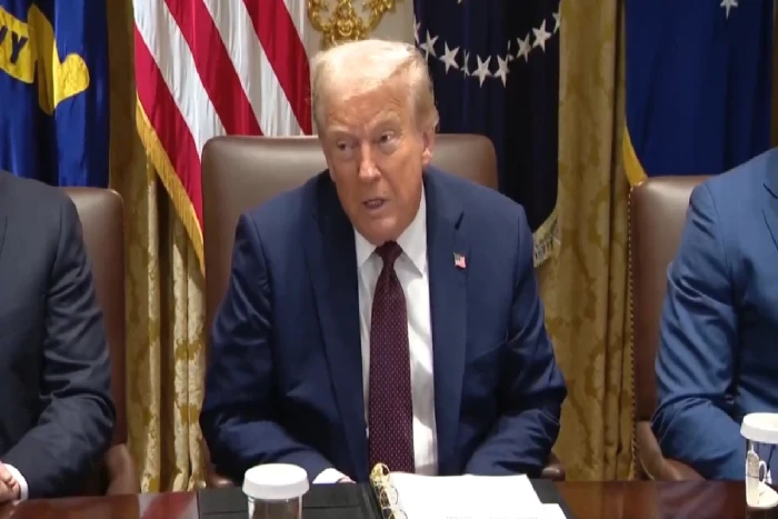 "أعرف أسرته جيداً وتعاملت معهم كثيراً".. بالفيديو: "ترامب" يشن هجوماً على حاكم ولاية إلينوي ويصفه بـ "الأحمق"