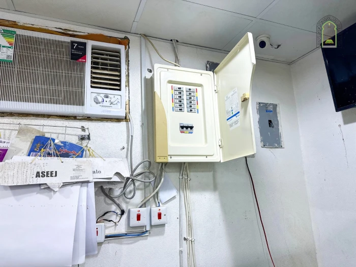 بعد واقعة المدرسة الخيرية.. سوبر ماركت يسطو على  كهرباء مسجد في القويعية لتشغيل الثلاجات والمكيفات