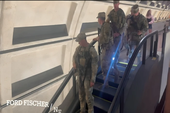 تنفيذا لأوامر ترامب.. بالفيديو: انتشار  دوريات الحرس الوطني الأمريكي داخل مترو واشنطن