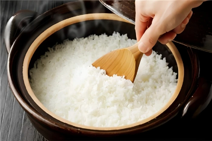 خبراء تغذية يحذرون من إعادة تسخين الأرز.. ويكشفون ما يحدث عند تناوله