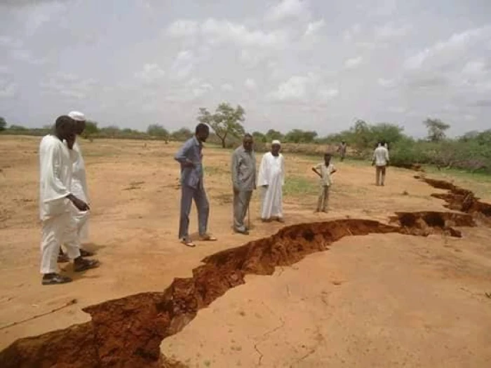 "فروا من الحرب فابتلعتهم الأرض".. اختفاء قرية بأكملها في السودان أثناء الليل