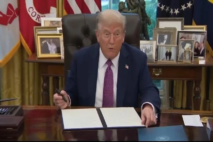 بالفيديو .. ترامب يكشف سبب تغيير اسم وزارة الدفاع إلى وزارة الحرب