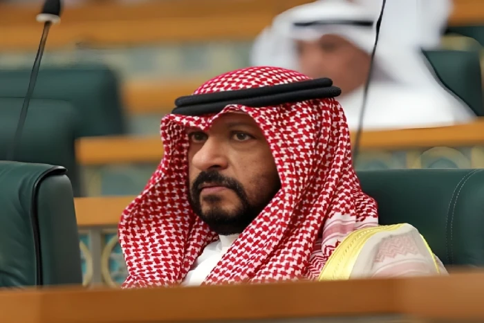 الكويت .. قرار قضائي جديد بشأن محاكمة وزير الداخلية السابق "طلال الخالد" في قضيتي الاستيلاء على أموال من وزارتي الداخلية والدفاع