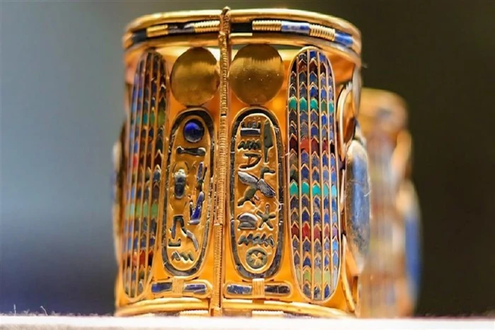 الكشف عن تفاصيل اختفاء أسورة ذهبية نادرة من مخازن المتحف المصري