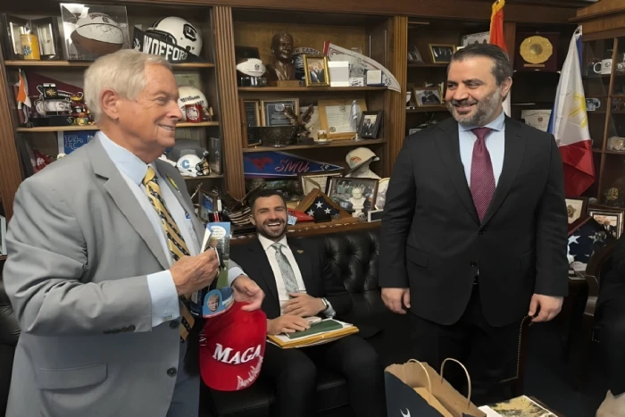 في أول زيارة منذ 25 عاما .. بالصور.. وزير الخارجية السوري أسعد الشيباني يلتقي نائب  أمريكي في الكونغرس