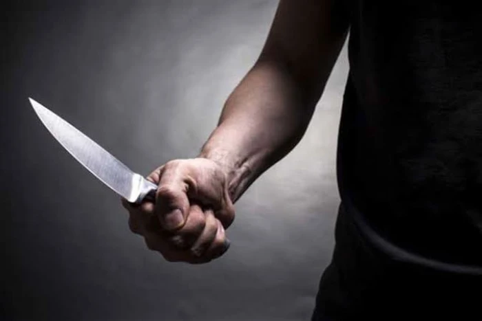 نحرها بالسكين.. تفاصيل جريمة قتل كويتي لوالدته المسنّة داخل منزل العائلة