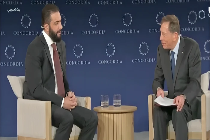 بالفيديو.. الرئيس السوري لمدير CIA السابق :"جيد أننا كنا سابقاً في ميدان الحرب وانتقلنا إلى ميدان الحوار الآن"