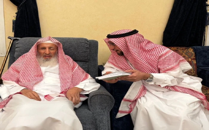 آخر ظهور لمفتي المملكة عبدالعزيز آل الشيخ قبل أيام من وفاته