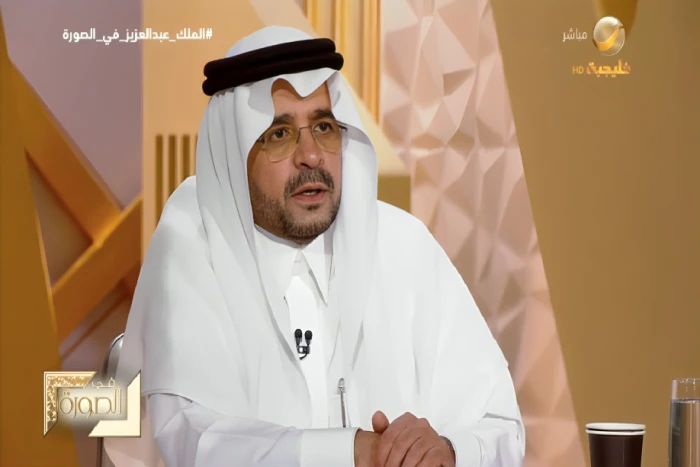 بالفيديو…باحث في التاريخ يكشف ردّة فعل الملك عبدالعزيز وهو  على فراش المرض بعدما علم أن "الأمير سلمان"قرر تأجيل زواجه