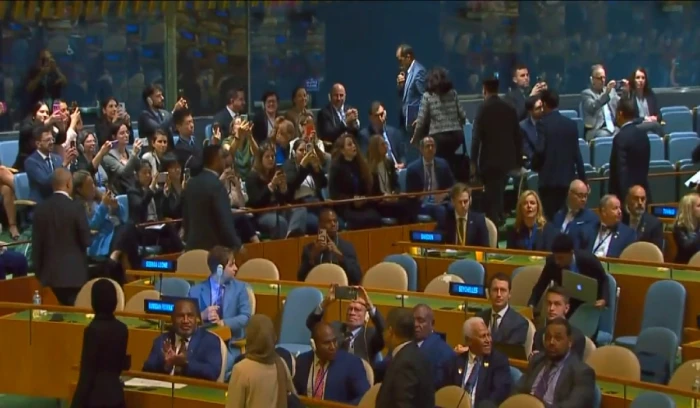 بالفيديو: لحظة مغادرة وفود عدد من الدول مقر الأمم المتحدة أثناء كلمة "نتنياهو"