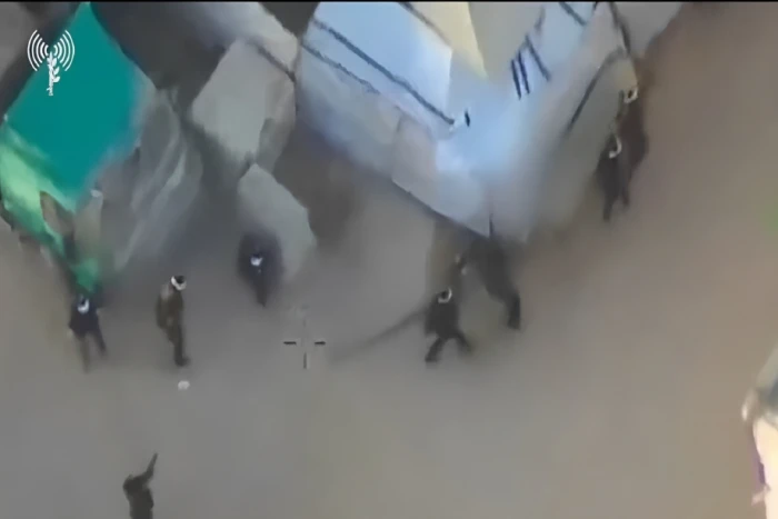 اشتباكات دامية بين حماس وعشيرة فلسطينية بخان يونس.. والجيش الإسرائيلي يقصف عناصر الحركة - فيديو