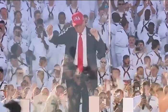بالفيديو.. ترامب يرقص احتفالًا بالذكرى 250 لتأسيس البحرية الأمريكية