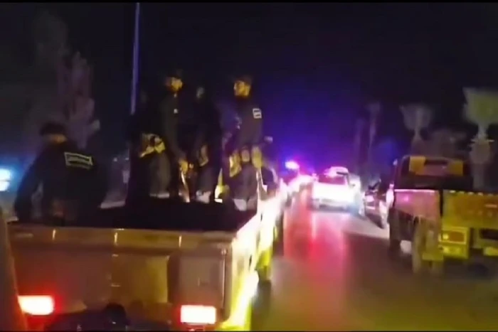 بالفيديو: وزارة الدفاع السورية ترسل تعزيزات عسكرية ضخمة ‬⁩ لمواجهة ميلشيا قسد في محيط ⁧‫حلب