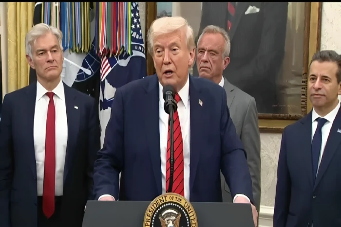 بالفيديو.. ترامب يكشف سبب فرض تعريفات جمركية جديدة بنسبة  100% على الصين