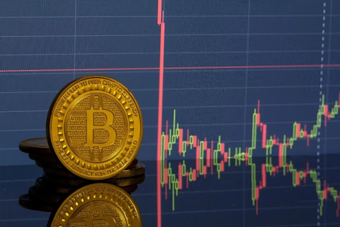 تهديدات ترمب تفقد العملات المشفرة مليارات الدولارات.. والكشف عن قيمة الخسارة خلال ساعة