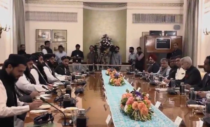 بالفيديو.. وزير خارجية طالبان لنظيره الهندي:نقف دائما إلى جانبكم.. ولن نسمح بأي نشاط معادٍ ضدكم