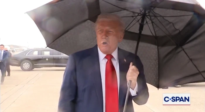 بالفيديو: أول تعليق لترامب على زيارته المرتقبة لإسرائيل ومصر قبل صعوده إلى الطائرة الرئاسية