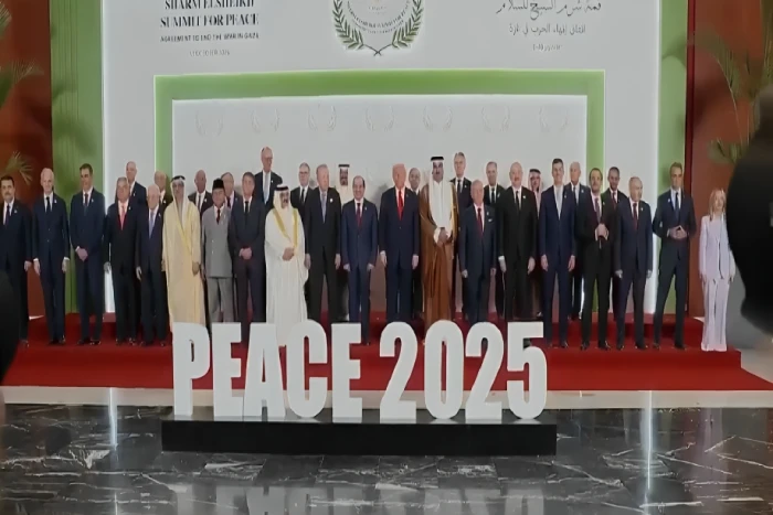 بالفيديو..الرئيس ترامب أثناء التقاط الصورة الجماعية لقادة قمة شرم الشيخ :‏"ابتسموا هذا أمر كبير"