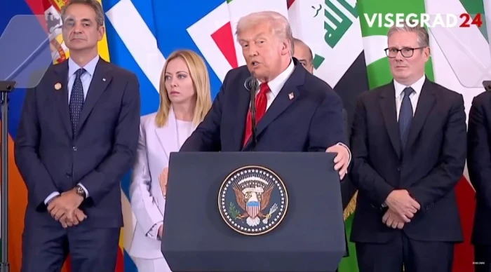 بالفيديو.. ترامب لقادة الدول في قمة شرم الشيخ :"لديّ شخصان لا أحبهما لن تعرفوا من هما أبدًا أو ربما ستعرفون"