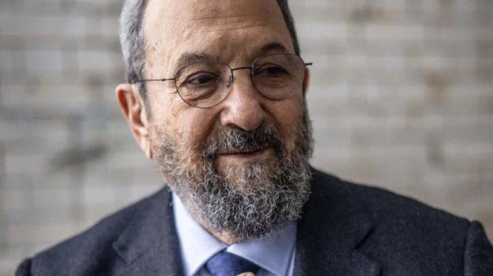 "باراك" يفتح النار على نتنياهو :"لطخ وجه إسرائيل بوصمة عار يصعب محوها"